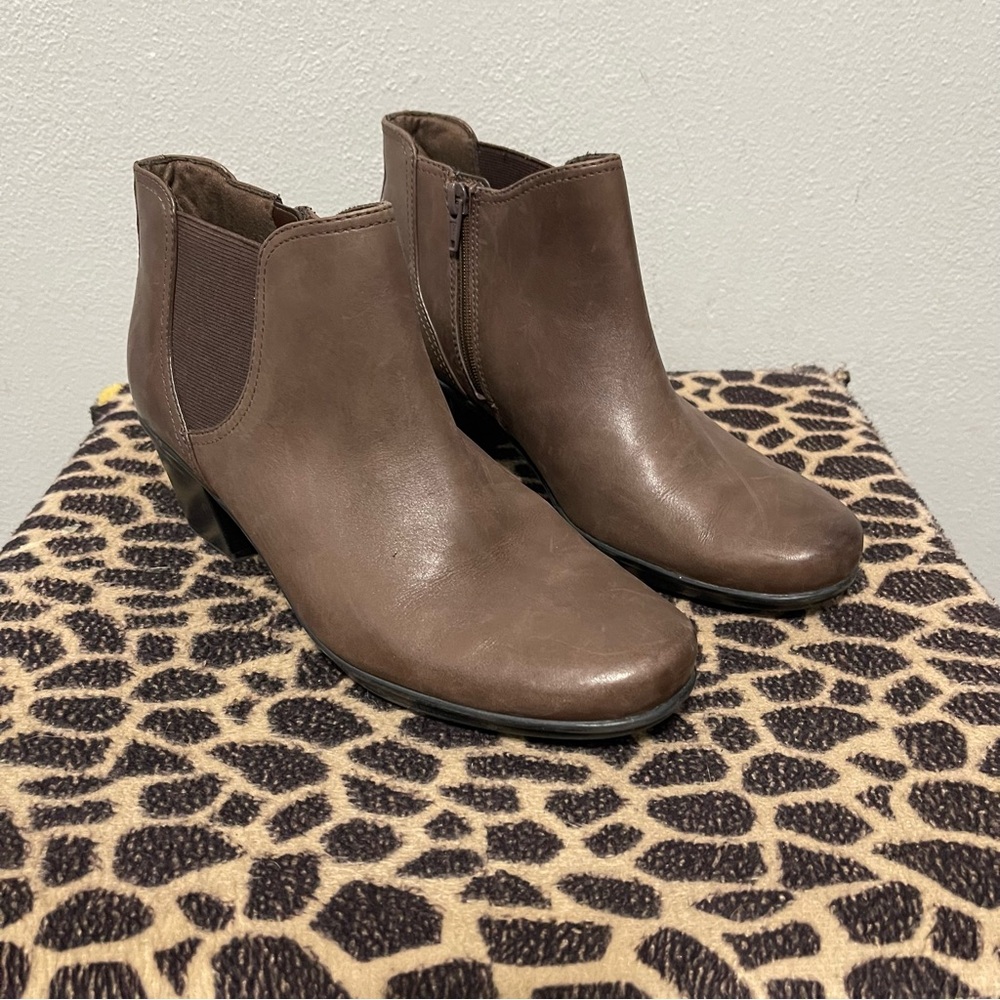 Clarks Collection Emslie Warren Low Heel Ankle Boots Brown Leather Womens 9.5